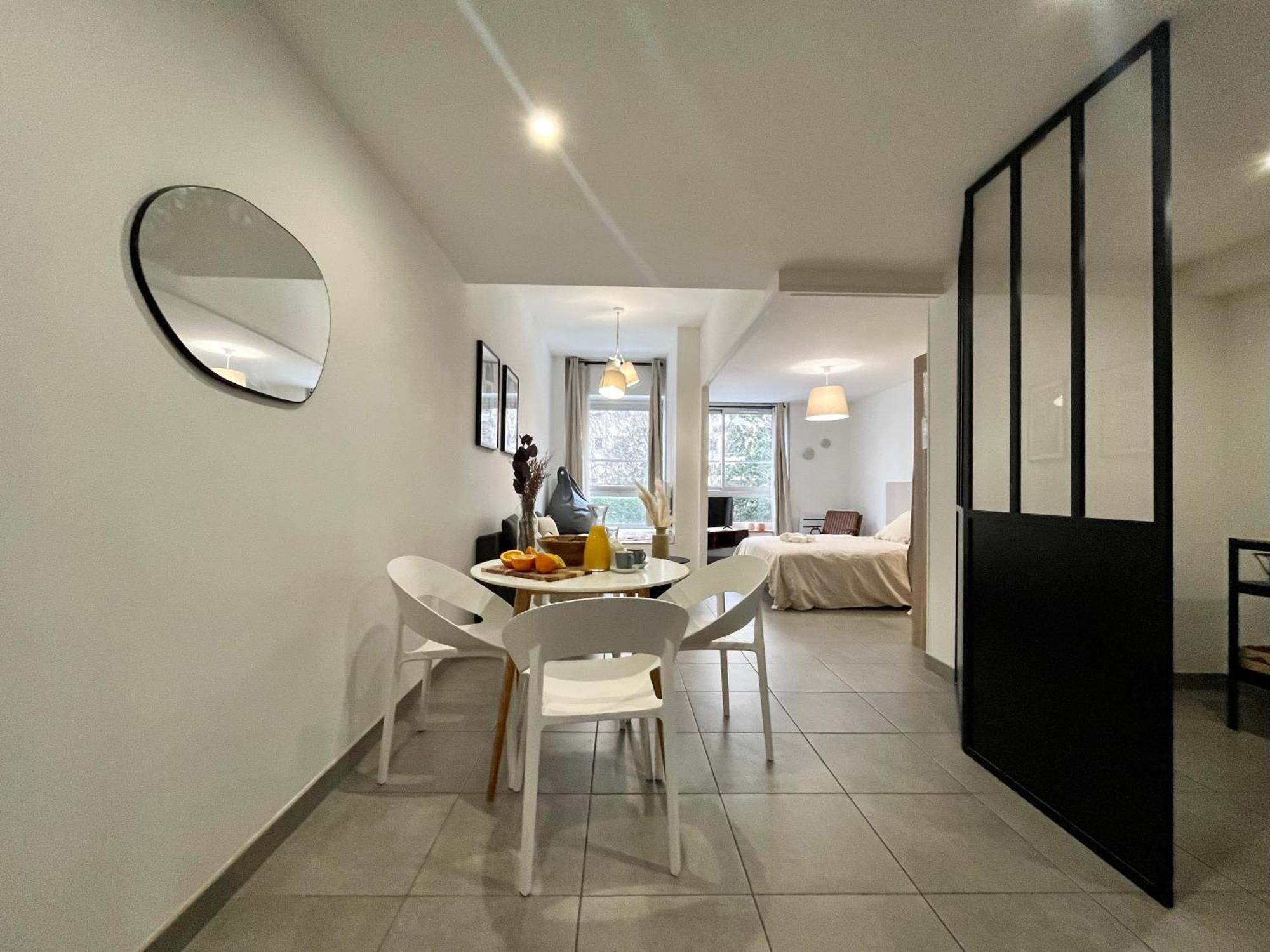 Suite Danbury 里昂 外观 照片